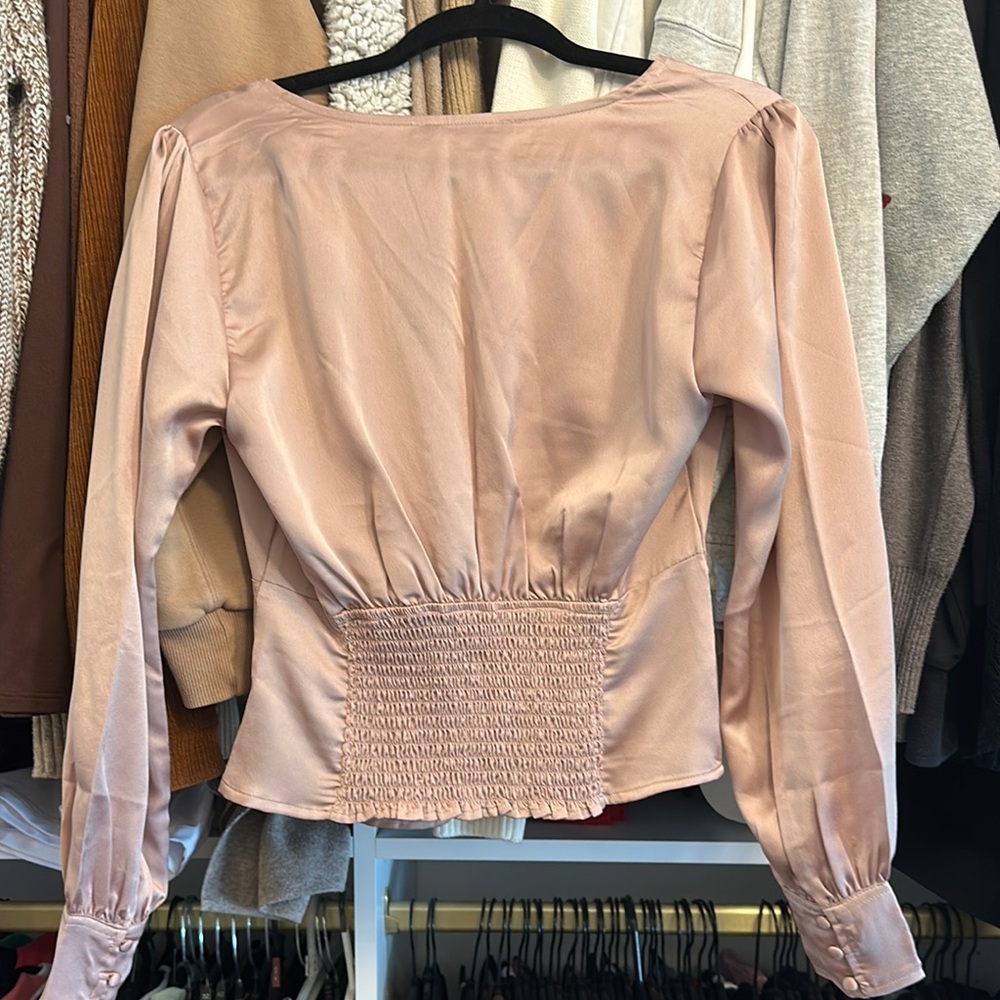 NWT Abercrombie & Fitch Blush Button-Up Blouse - Picture 3 of 4
